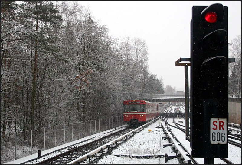 Blick auf vom Bahnhof Scharfreiterring in Richtung Langwasser Nord. 04.03.2006 (Matthias)