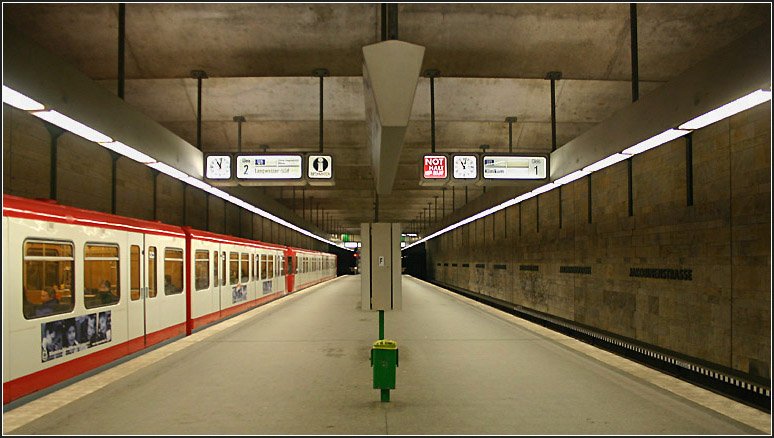 Jakobinenstrae: Blick auf den Bahnsteig. 04.03.2006 (Matthias)