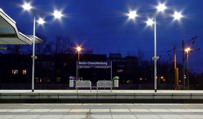 Berlin Charlottenburf bei Nacht, S-Bahnhof und Regionalbahnhof