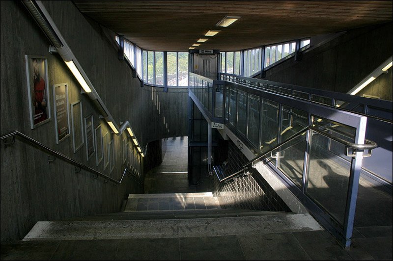 Brommaplan, Grne Linien, T17, T19 (T18). Blick in das Zugangsgebude dieser Station. Die 50er Jahre Architektur ist durchaus anspruchsvoll. 23.08.2007 (Matthias)