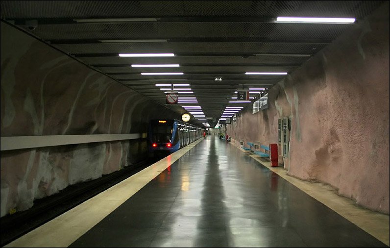 Mrby C, T14. Blick in eine der beiden Bahnsteigtunnelrhren. Die U-Bahn sollte eigentlich von hier aus weiter nacht Tby verlngert werden, dies wird zwischenzeitlich allerdings nicht mehr verfolgt. 21.08.2007 (Matthias)