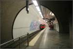 Rathaus. Die Tunnelstrecke unter der Innenstadt von Frth einschlielich dieser Station entstand in NT. Die Station hat daher zwei Bahnsteigtunnelrhren. 04.03.2006 (Matthias)